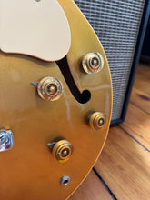 Load image into Gallery viewer, 1974/1975 Gibson Les Paul Signature Goldtop SOLD
