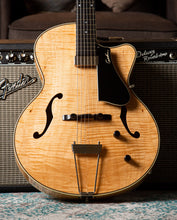 Load image into Gallery viewer, Godin 5th Avenue Jazz Archtop Guitar SOLD
